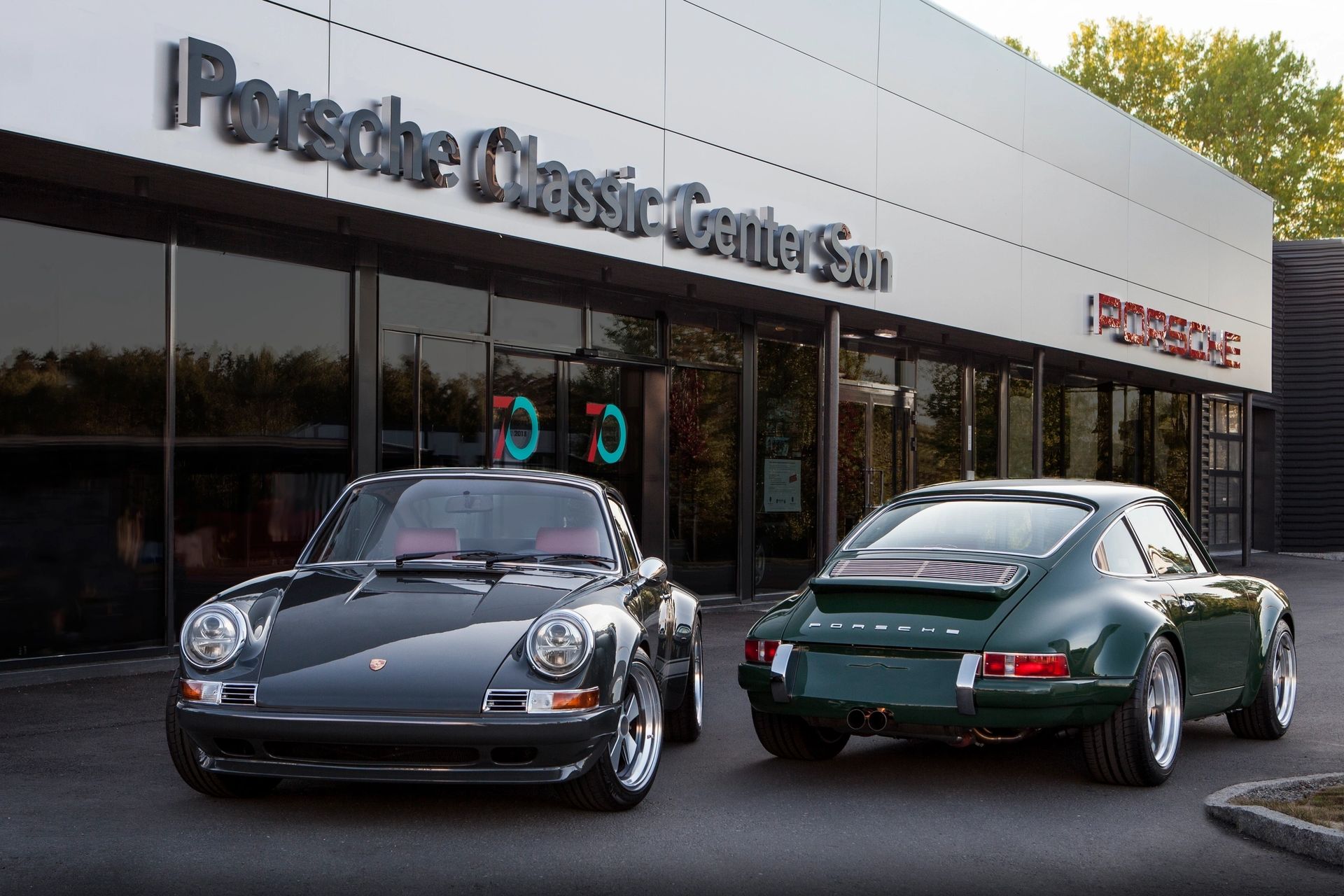 Sooner 911 foran Porsche Classic Center Son