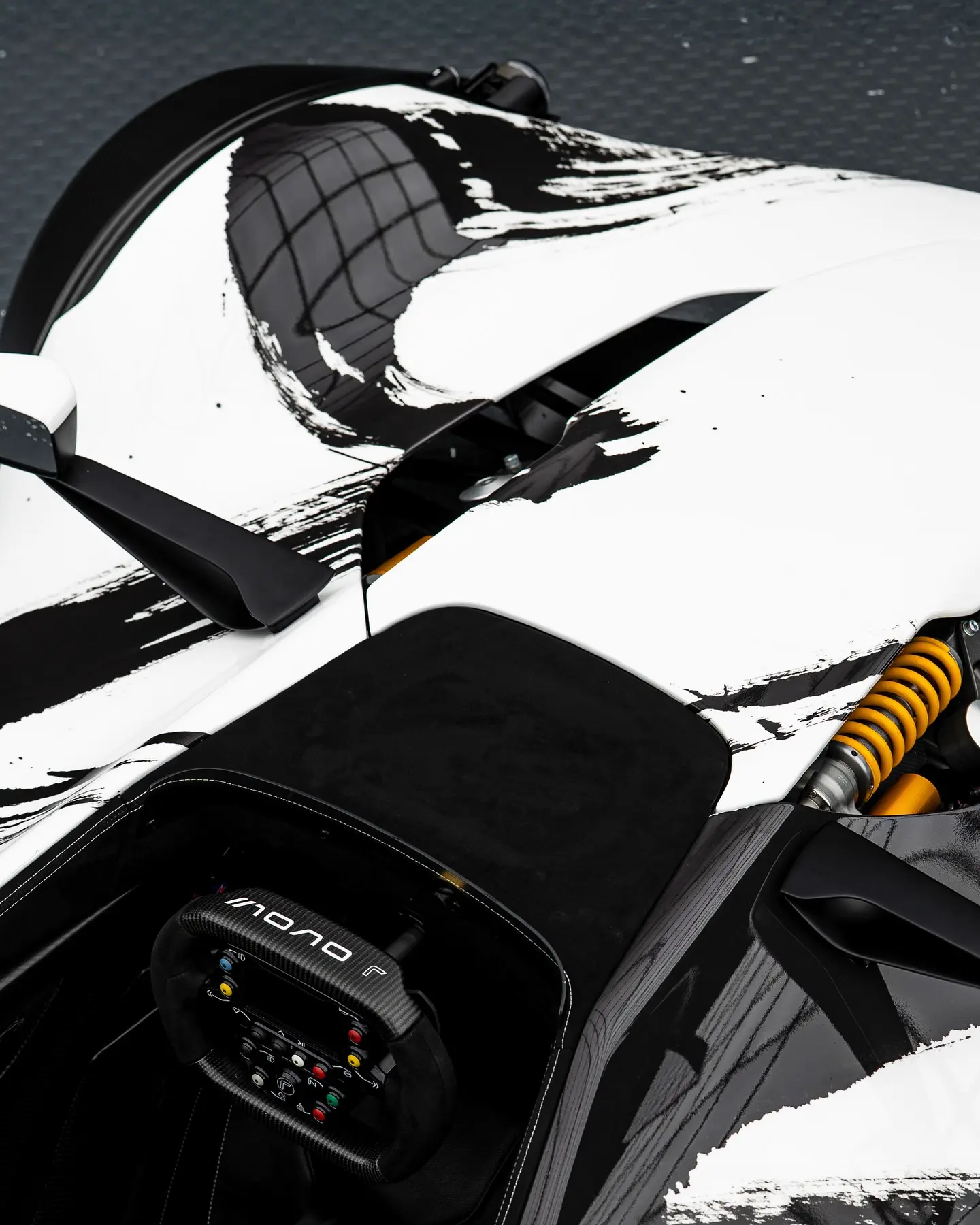 BAC Mono — Steering wheel and suspension