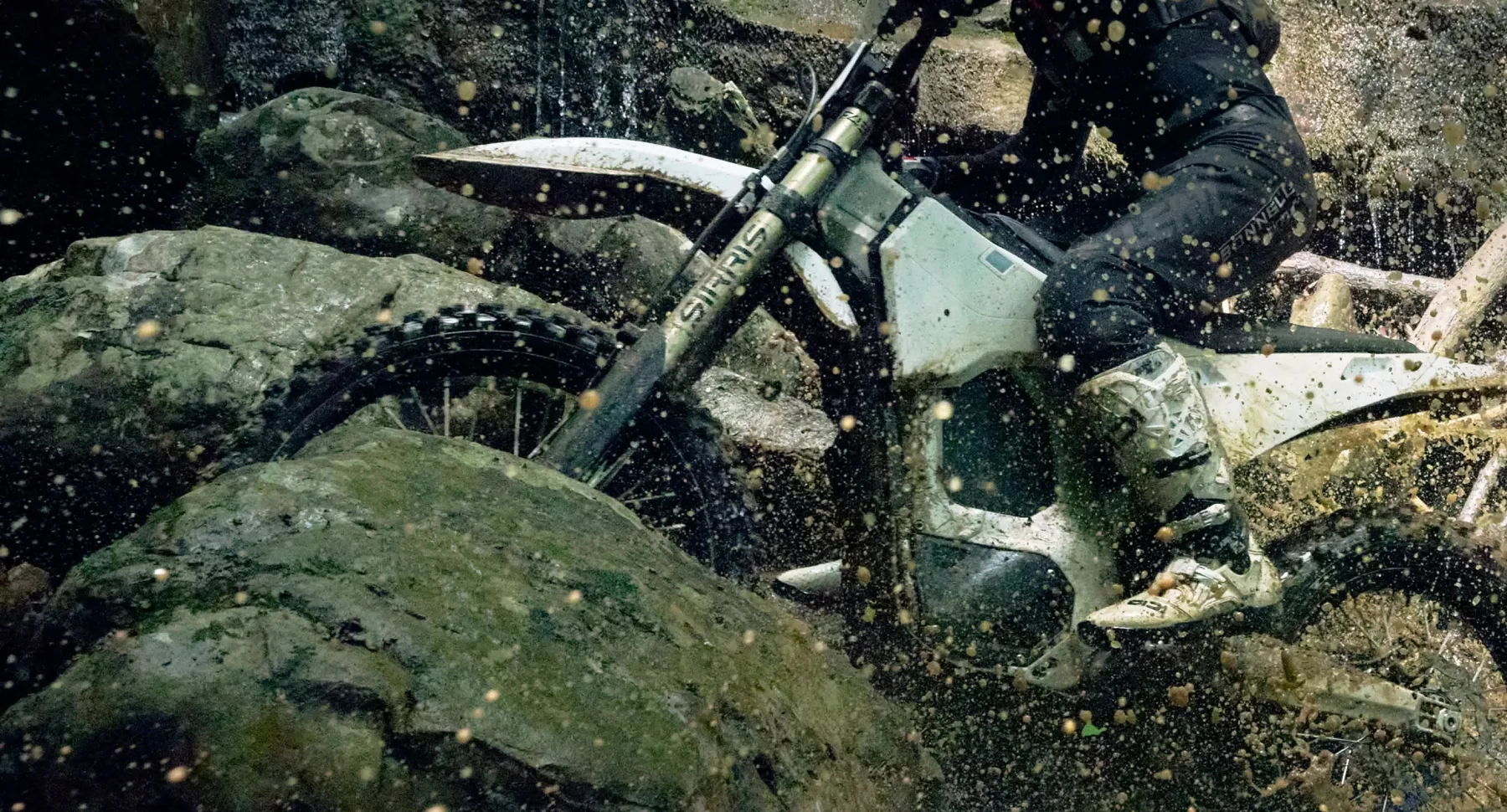 Bonnell 805 RX suspension working through a rocky stream