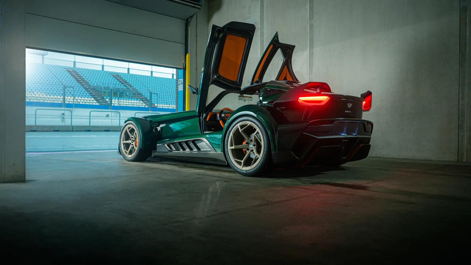 Donkervoort — Pit lane / Doors