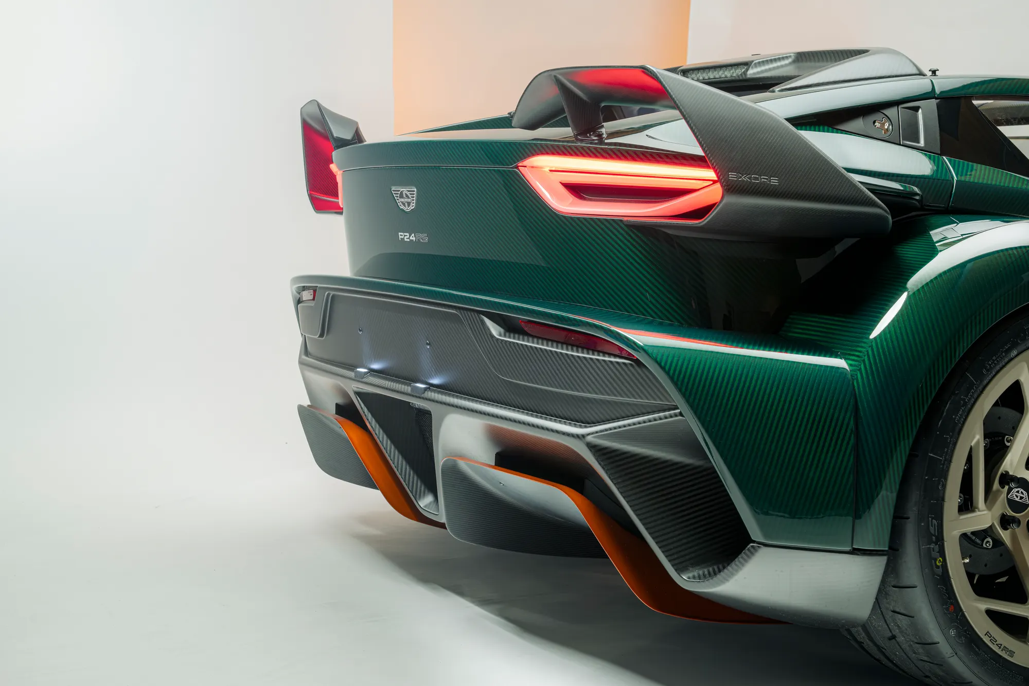 P24 RS rear wing and carbon diffuser