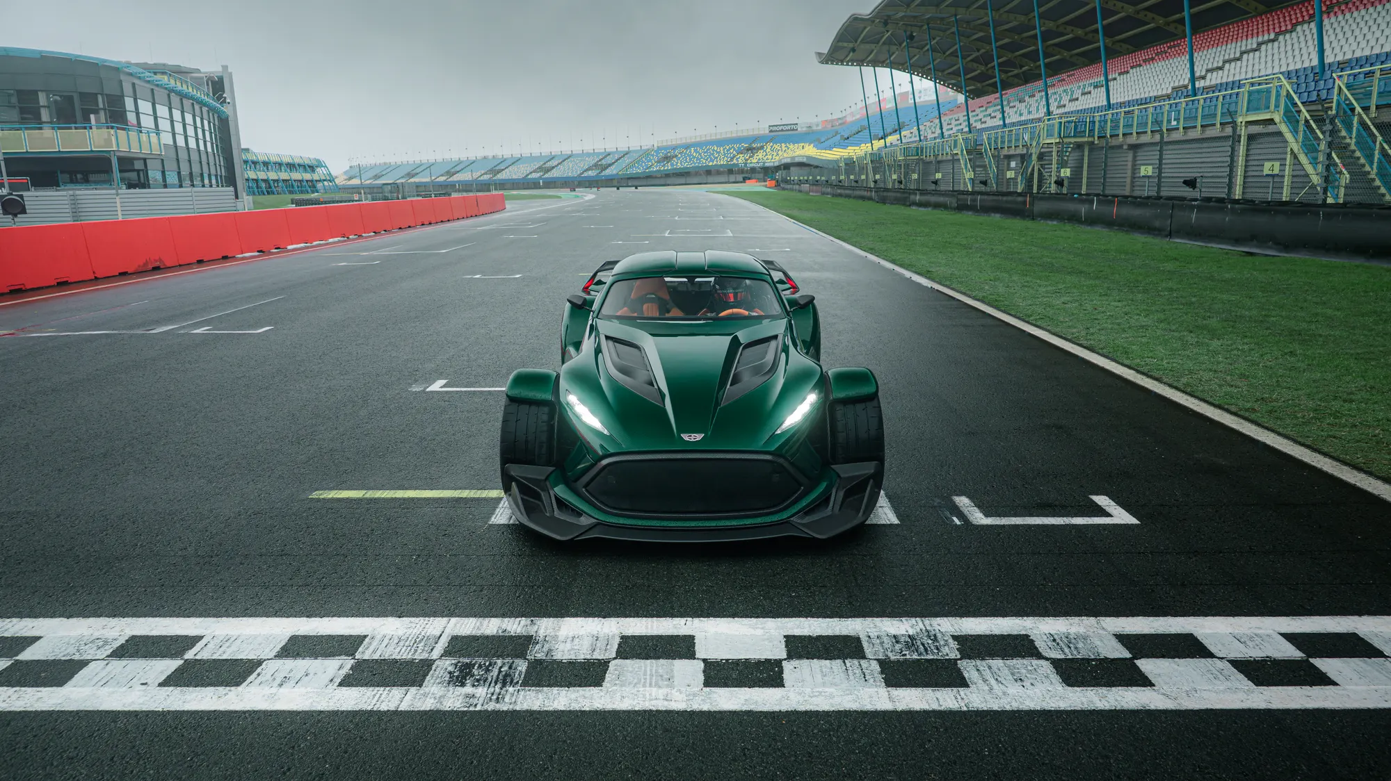 Donkervoort — Track / Start line