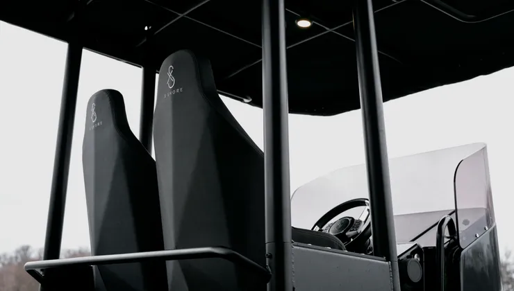 X Shore sæder og cockpit