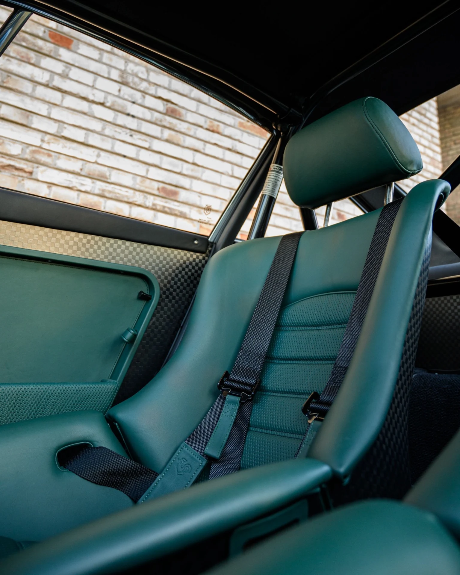 Teal seats and a racing harness in a KAMM 912 cockpit
