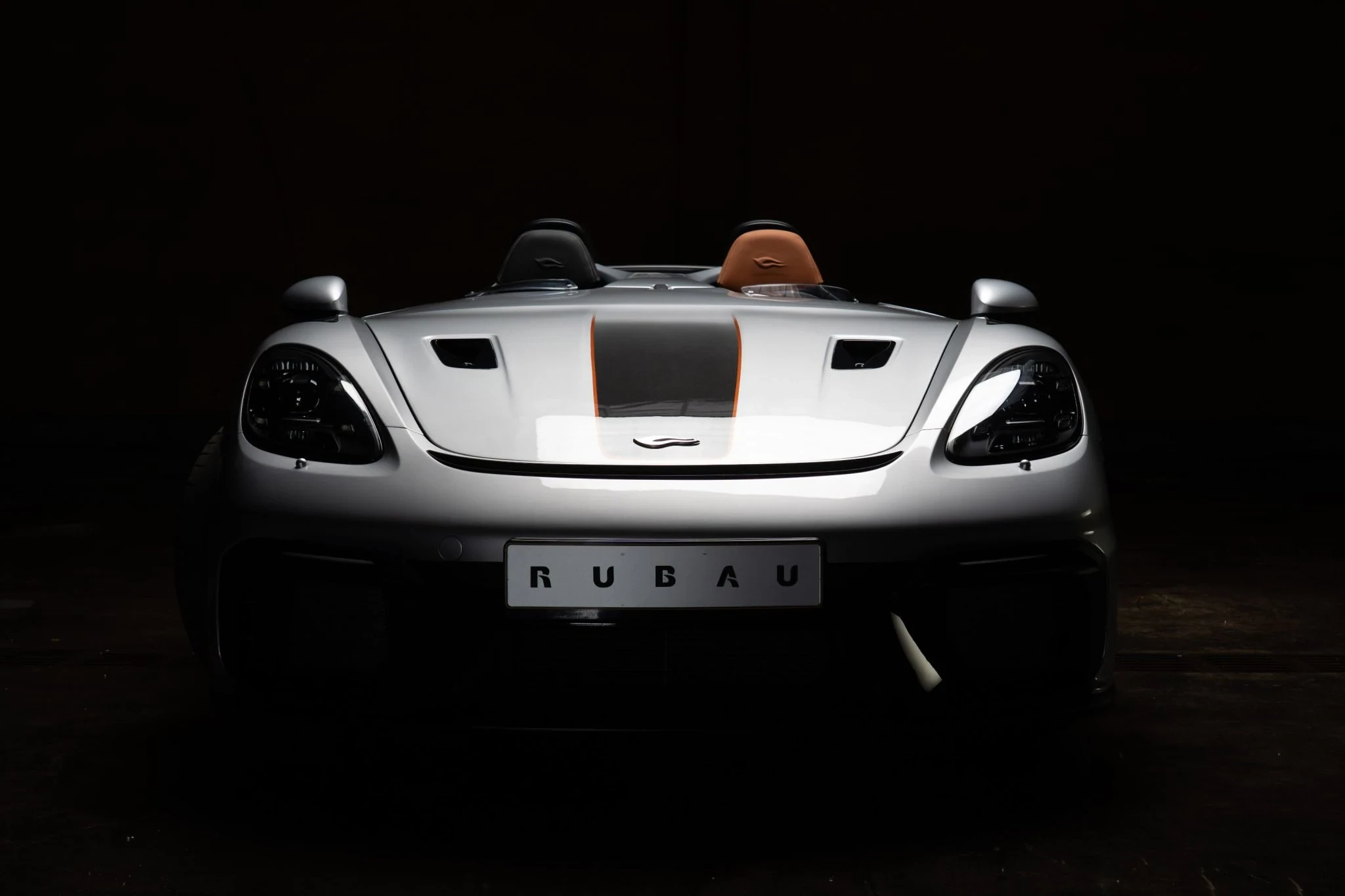 Rubau Speedster viewed from the front in the studio