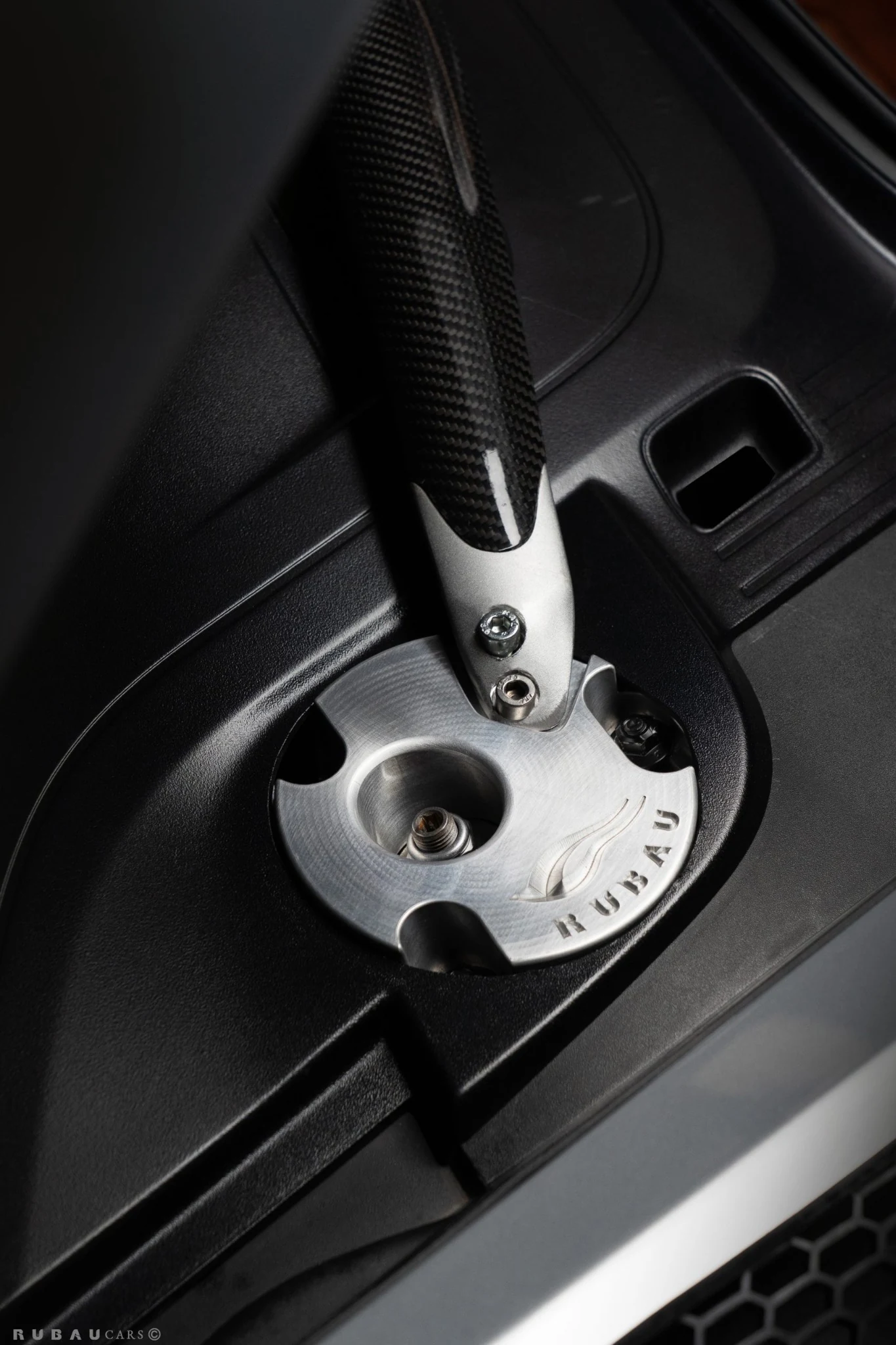 Machined metal component inside the Rubau