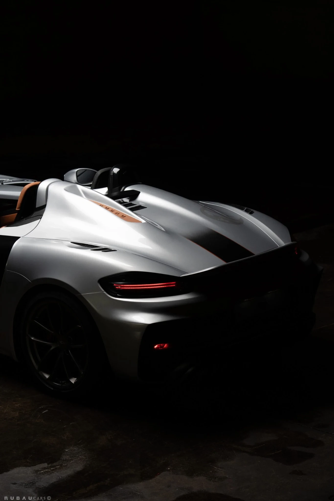 Complete rear three-quarter view of the silver Rubau Speedster