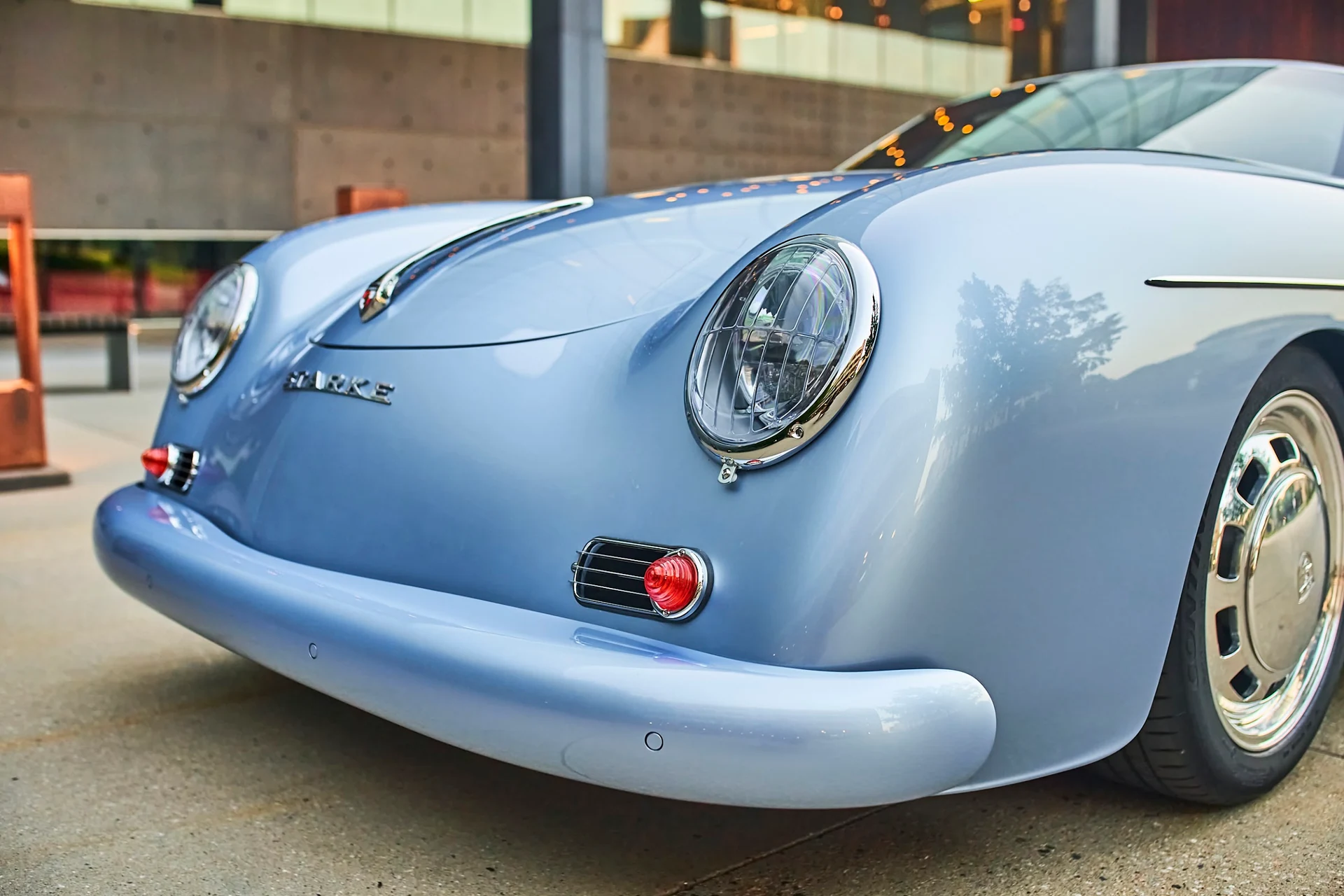 Blue Stärke Speedster front three-quarter