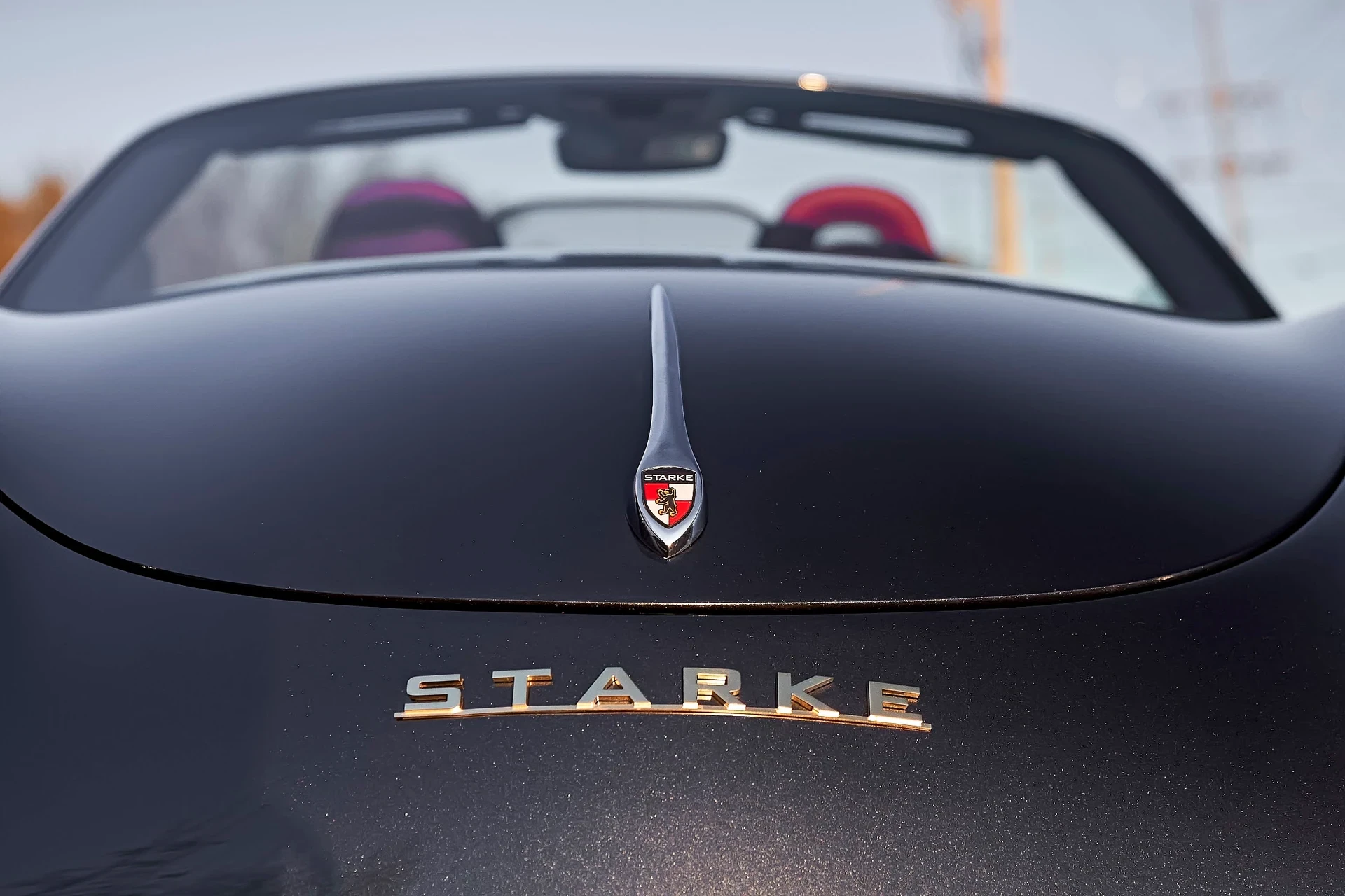 Stärke Speedster — Graphite / Bonnet badge