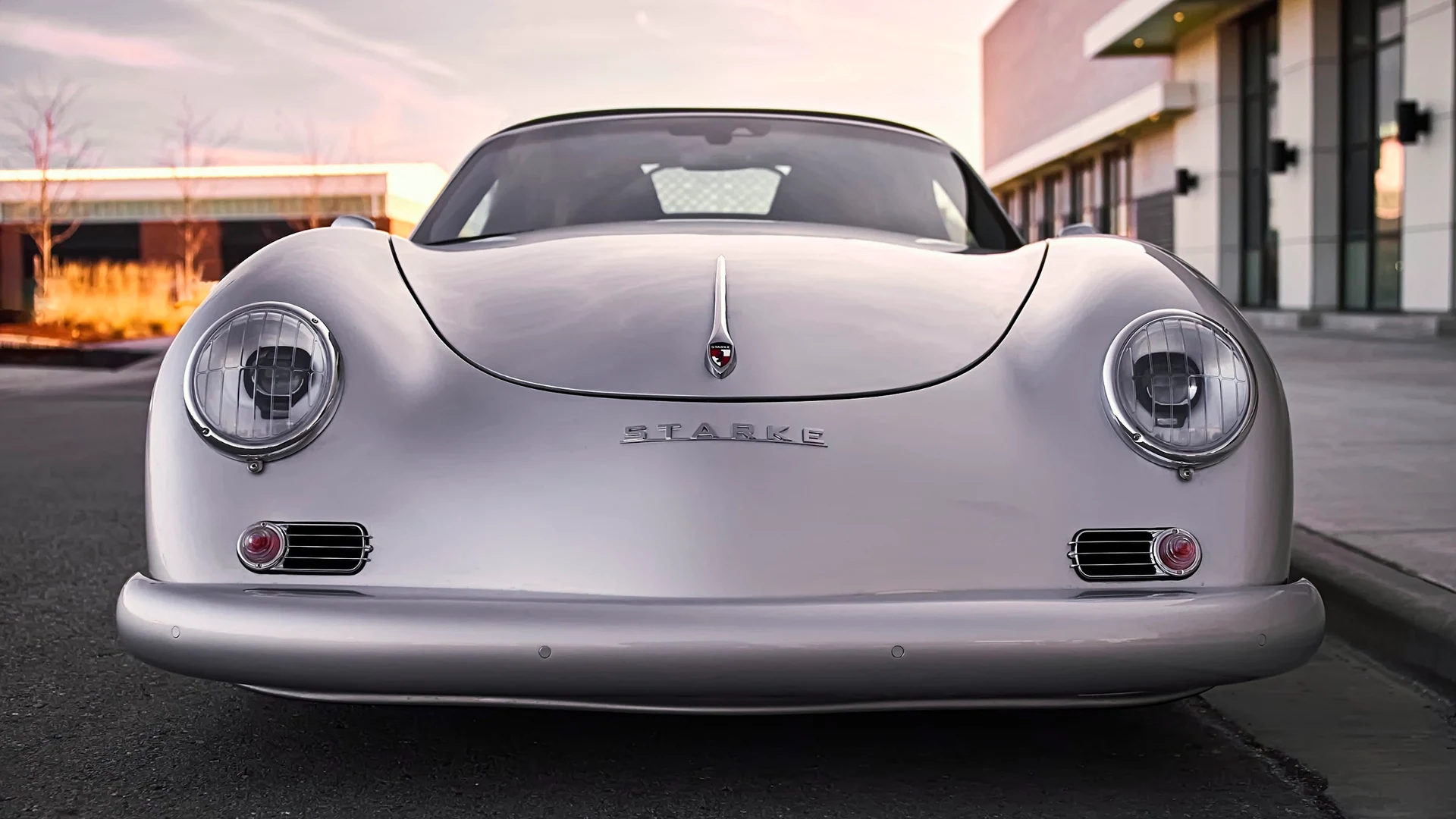 Silver Stärke Speedster seen from the front