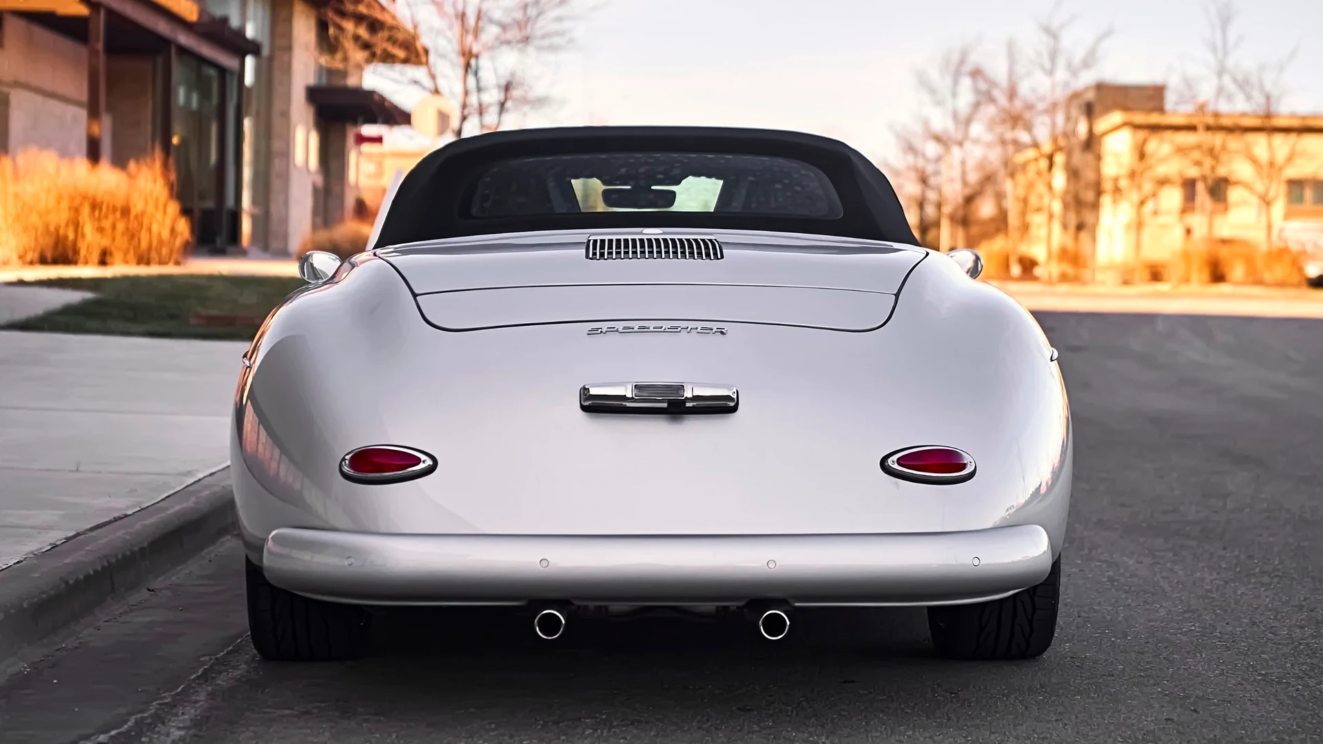 Silver Stärke Speedster from behind