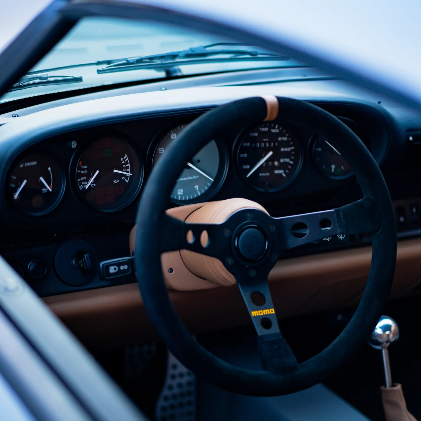 STROSEK Speedster cockpit with suede steering wheel